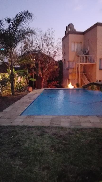 Villa Via Hotel Midrand Exterior foto