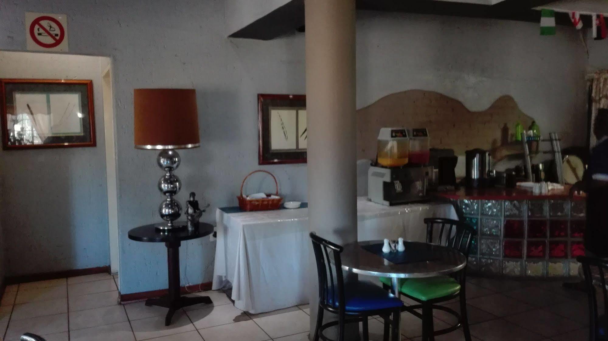 Villa Via Hotel Midrand Exterior foto